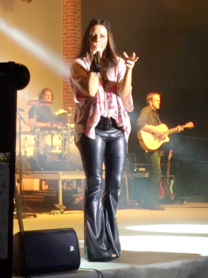 sara singing720